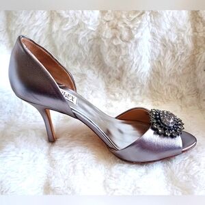 Badgley Mischka sz 7.5 M silver 4 inch heel